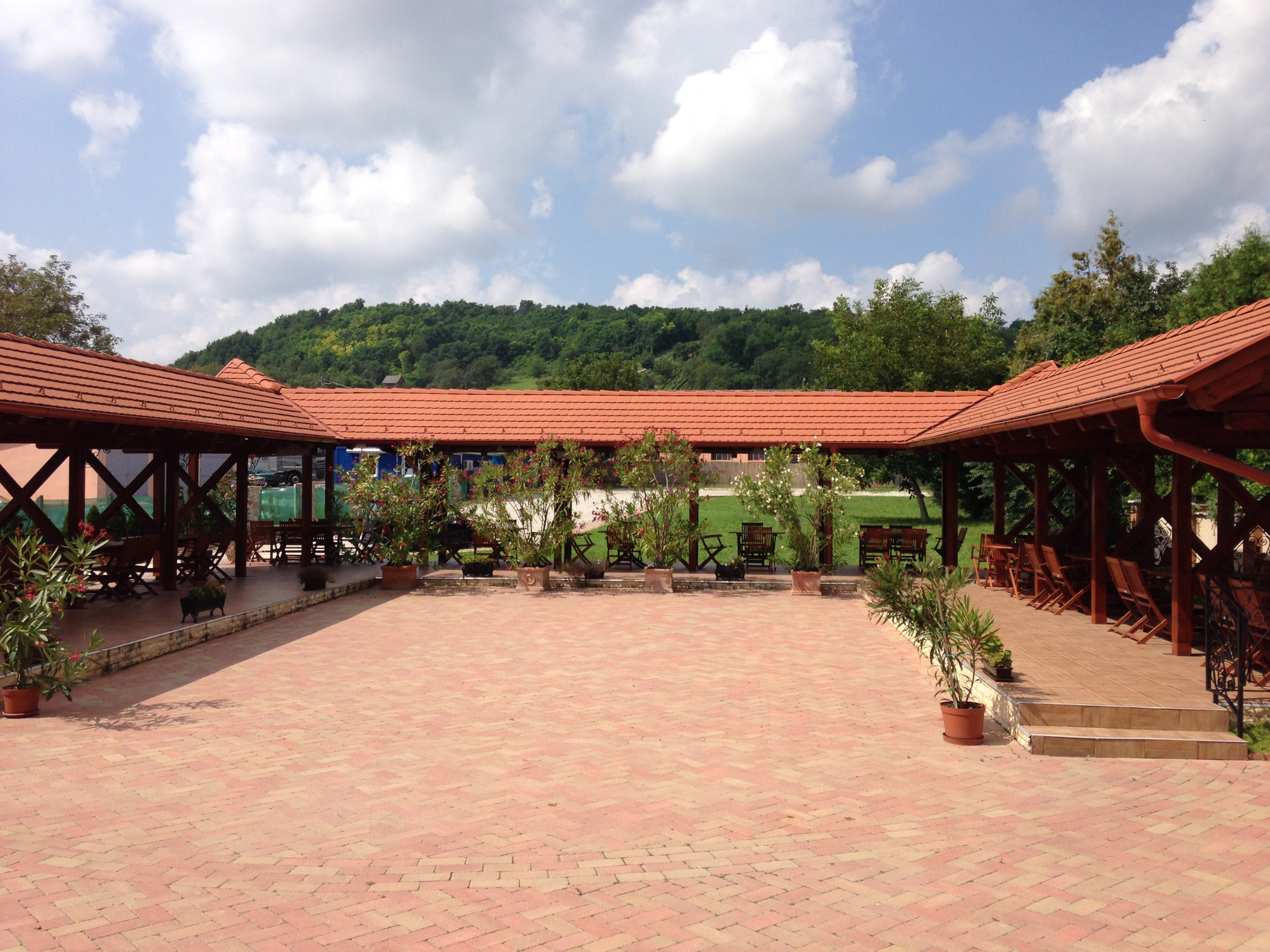 Hangulatos kerthelyiségünk is várja